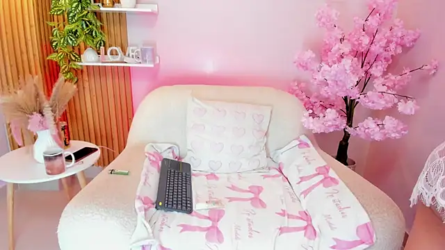 Snapshot of MrsFoucher chatting on 6, 7, 2026 MrsFoucher online show from 6, 7, 2026
