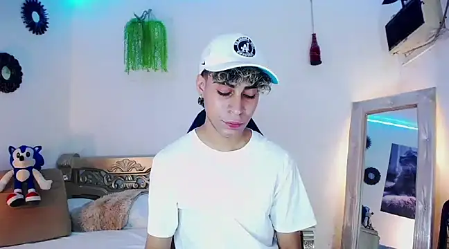 huge armound online show from 1, 2, 2025