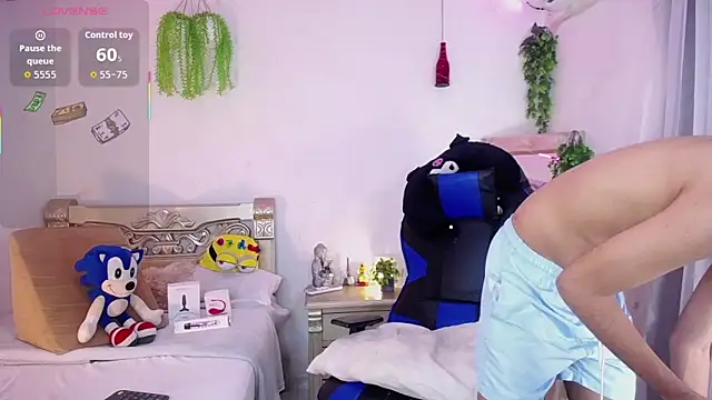 huge armound online show from 21, 10, 2025