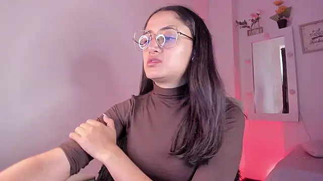  Caroliinee  online show from 24, 9, 2025