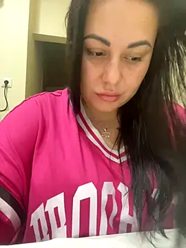 Snapshot of DaisyStreet chatting on 24, 10, 2025 DaisyStreet online show from 24, 10, 2025