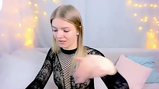 Lily Daviss online show from 3, 2, 2026