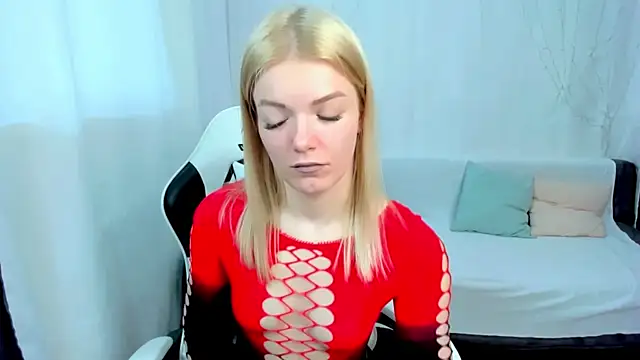 Lily Daviss online show from 12, 4, 2026