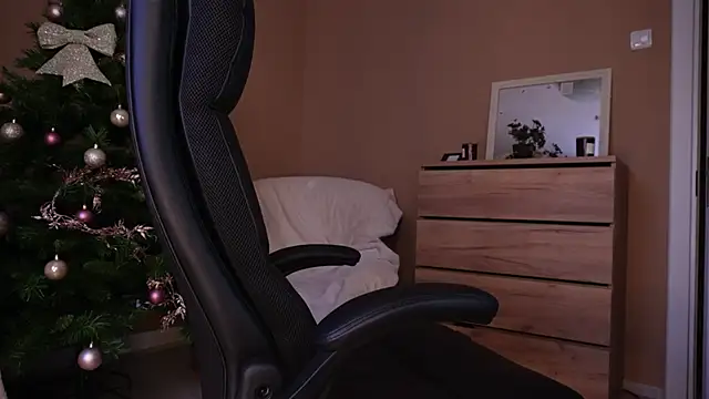 KaylaLaine online show from 19, 12, 2025