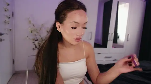 KaylaLaine online show from 3, 11, 2025