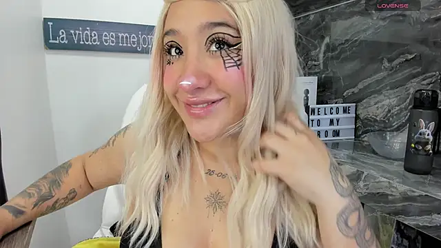 miss danika online show from 29, 10, 2025