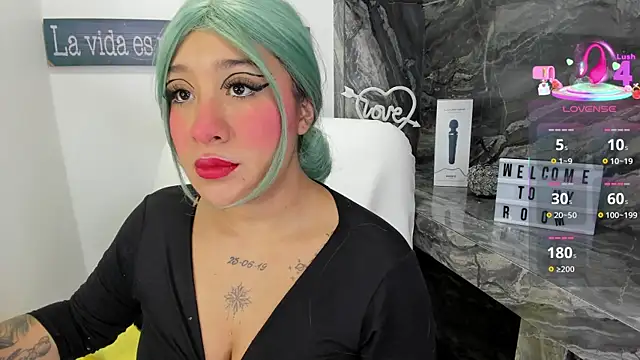 miss danika online show from 25, 11, 2025