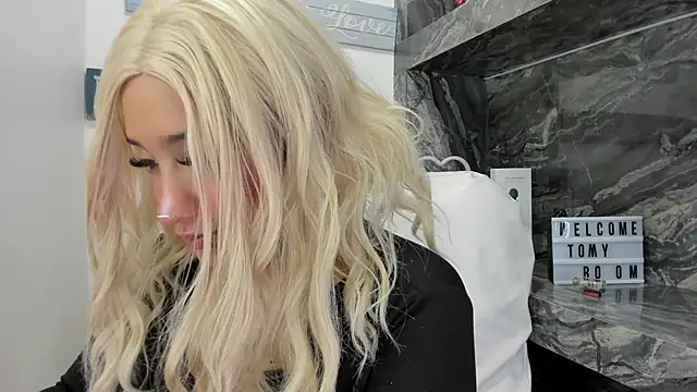 miss danika online show from 24, 9, 2025