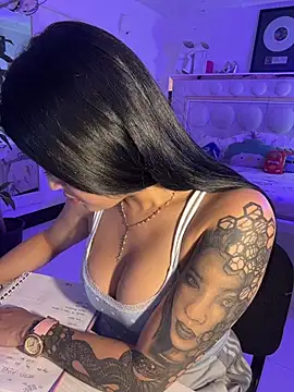 lucianaroy online show from 2, 4, 2026