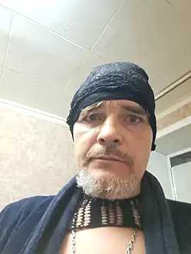 Snapshot of DjiniCD chatting on 12, 9, 2025 DjiniCD online show from 12, 9, 2025