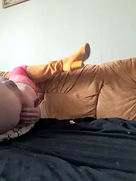 Snapshot of DjiniCD chatting on 5, 2, 2025 DjiniCD online show from 5, 2, 2025