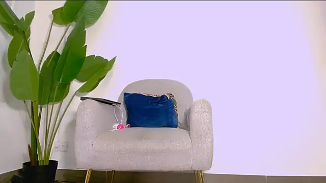 Snapshot of Sara_ow chatting on 12, 6, 2026 Sara ow online show from 12, 6, 2026