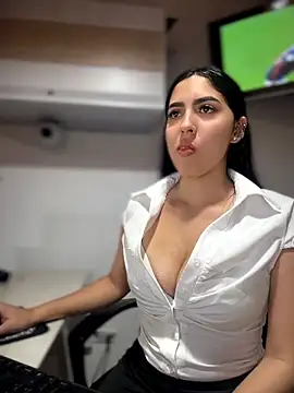 MarianaBenz online show from 15, 6, 2026