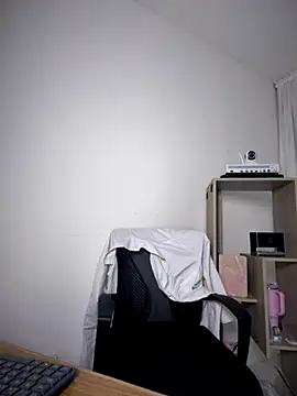 MarianaBenz online show from 2, 12, 2025