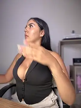 MarianaBenz online show from 3, 12, 2025