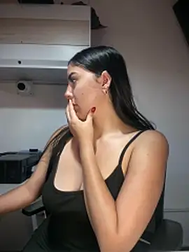 MarianaBenz online show from 2, 4, 2026