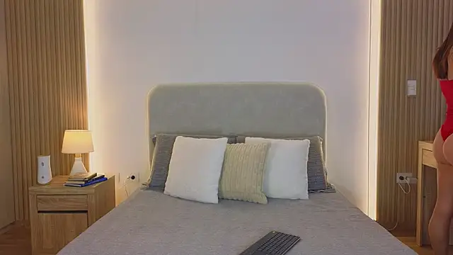 KristennBlue online show from 5, 4, 2026