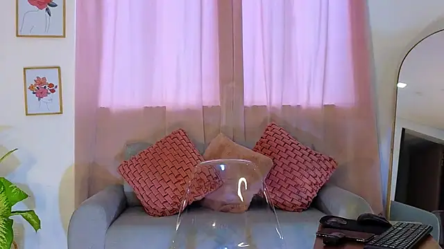 KristennBlue online show from 4, 3, 2025