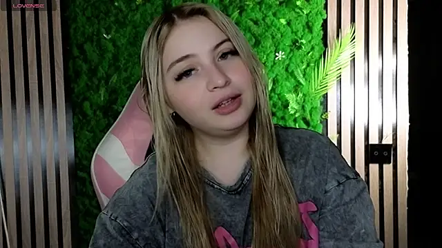 shy blondiee online show from 29, 10, 2025