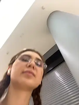 Snapshot of QuitieLia chatting on 4, 7, 2026 QuitieLia online show from 4, 7, 2026