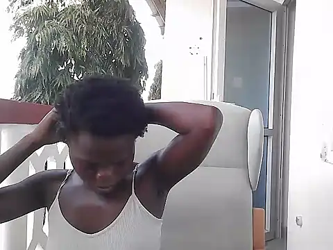 Snapshot of petiteebony_81 chatting on 11, 1, 2026 petiteebony 81 online show from 11, 1, 2026