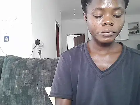 Snapshot of petiteebony_81 chatting on 7, 1, 2026 petiteebony 81 online show from 7, 1, 2026