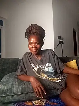 Snapshot of petiteebony_81 chatting on 12, 9, 2025 petiteebony 81 online show from 12, 9, 2025