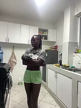 Snapshot of petiteebony_81 chatting on 31, 10, 2025 petiteebony 81 online show from 31, 10, 2025