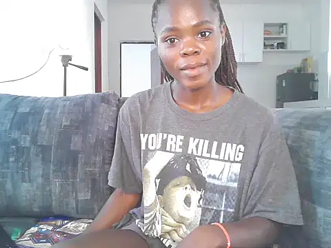 Snapshot of petiteebony_81 chatting on 17, 9, 2025 petiteebony 81 online show from 17, 9, 2025