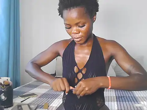 Snapshot of petiteebony_81 chatting on 27, 10, 2025 petiteebony 81 online show from 27, 10, 2025