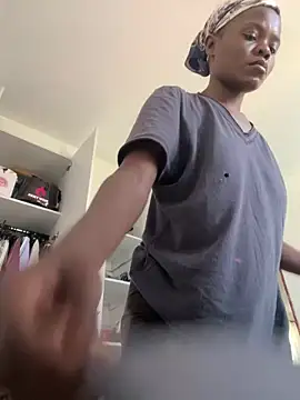 Snapshot of petiteebony_81 chatting on 10, 2, 2026 petiteebony 81 online show from 10, 2, 2026