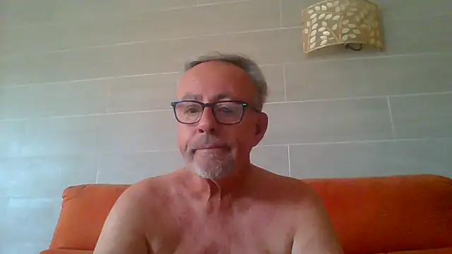 Snapshot of tuggy59 chatting on 7, 7, 2026 tuggy59 online show from 7, 7, 2026