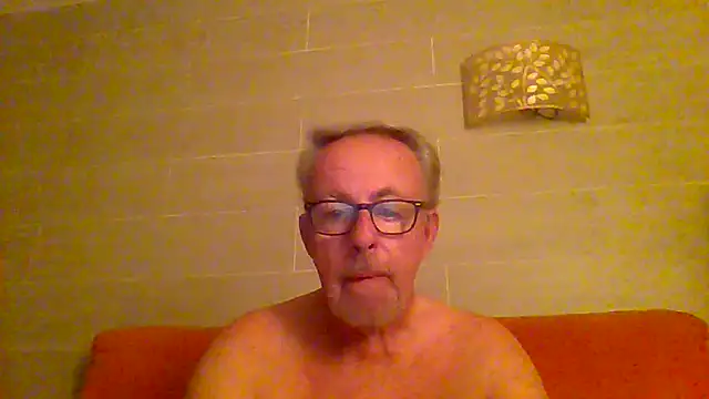 Snapshot of tuggy59 chatting on 1, 7, 2026 tuggy59 online show from 1, 7, 2026