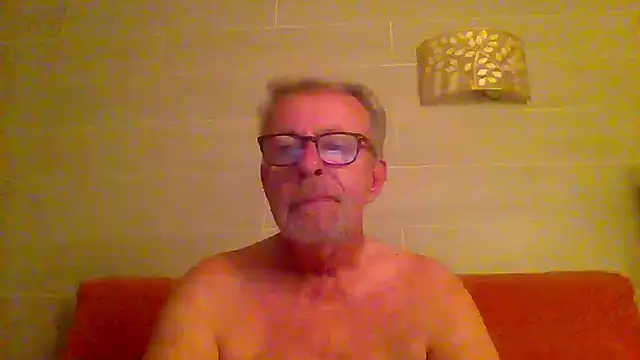 Snapshot of tuggy59 chatting on 7, 6, 2026 tuggy59 online show from 7, 6, 2026