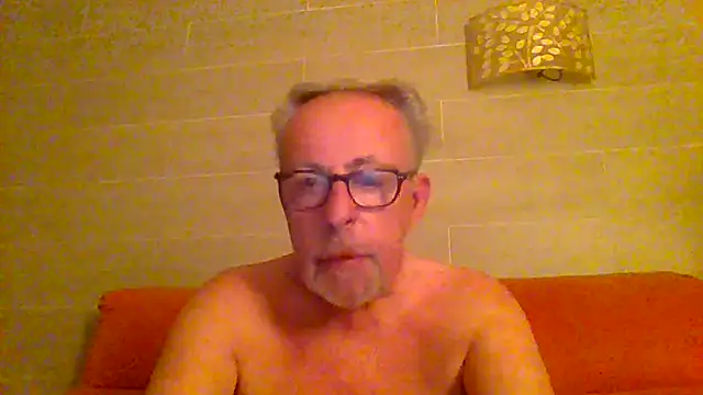 Snapshot of tuggy59 chatting on 7, 7, 2026 tuggy59 online show from 7, 7, 2026
