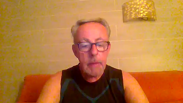 Snapshot of tuggy59 chatting on 4, 7, 2026 tuggy59 online show from 4, 7, 2026