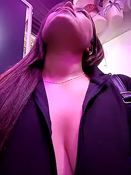 Snapshot of marena_saenz chatting on 12, 12, 2024 marena saenz online show from 12, 12, 2024