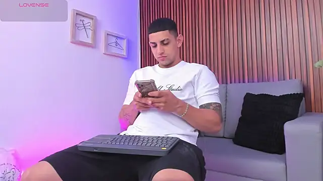 Alex cute77 online show from 7, 4, 2026