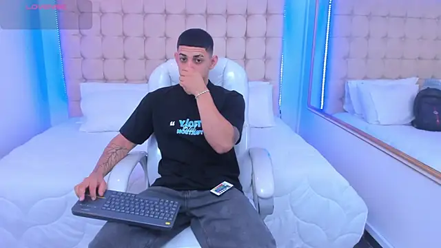 Alex cute77 online show from 3, 12, 2025