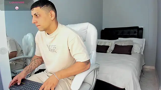 Alex cute77 online show from 9, 1, 2026