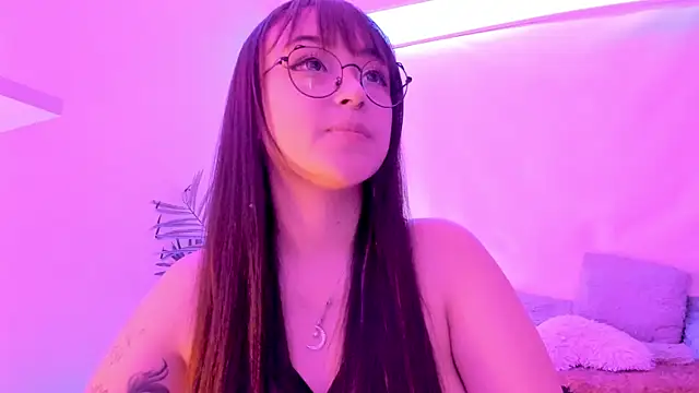 Gloomydoll online show from 4, 10, 2025