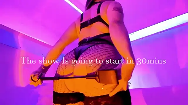 Gloomydoll online show from 4, 7, 2026