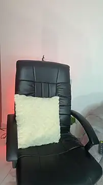 LindseyMoss online show from 7, 4, 2026