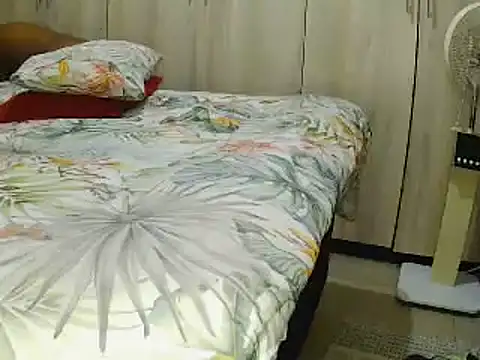 Snapshot of Real1SweetQueen chatting on 12, 6, 2026 Real1SweetQueen online show from 12, 6, 2026