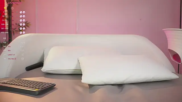 mia colin1  online show from 7, 10, 2025