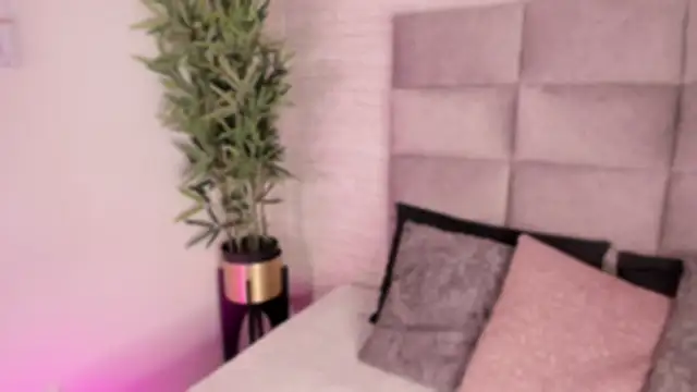 Snapshot of mia_crawford chatting on 15, 10, 2025 mia crawford online show from 15, 10, 2025