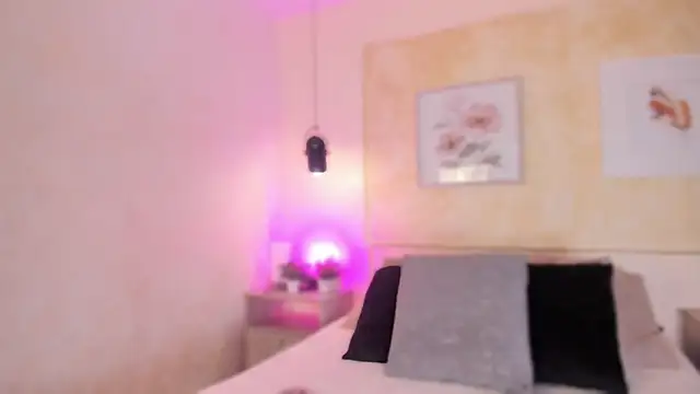 mia crawford online show from 7, 5, 2026