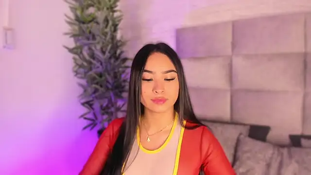 Snapshot of mia_crawford chatting on 8, 11, 2025 mia crawford online show from 8, 11, 2025