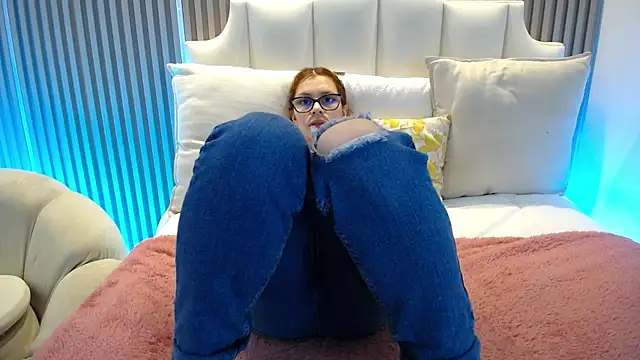 Snapshot of Katy_Van chatting on 8, 7, 2026 Katy Van online show from 8, 7, 2026