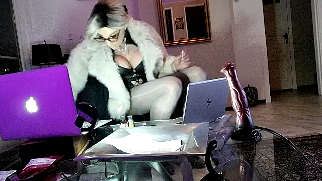 CharlotteVixxens online show from 6, 11, 2025